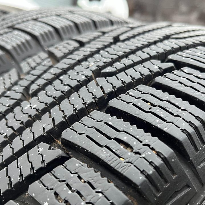 Зима Nordman RS2 185/65 R15 Диски 4x114.3 D56.6