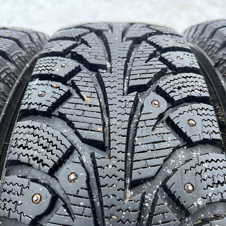 Зима Hankook W409 175/70 R14 Диски 4x114.3 D66.1