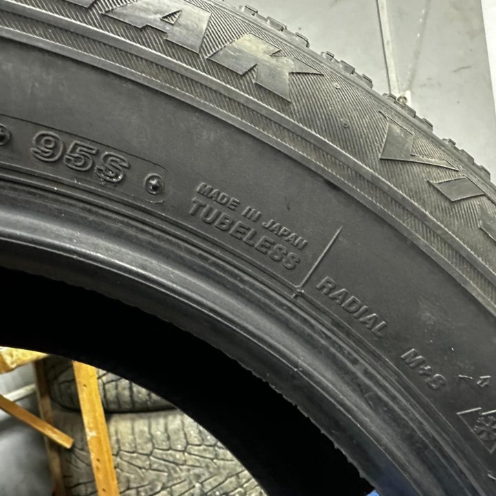 205/65/16 Bridgestone Blizzak VRX