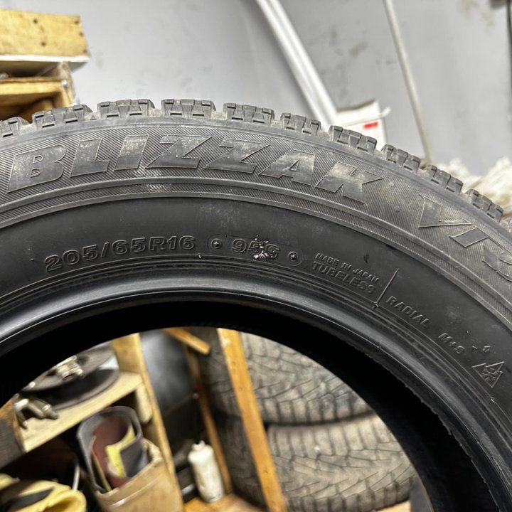 205/65/16 Bridgestone Blizzak VRX