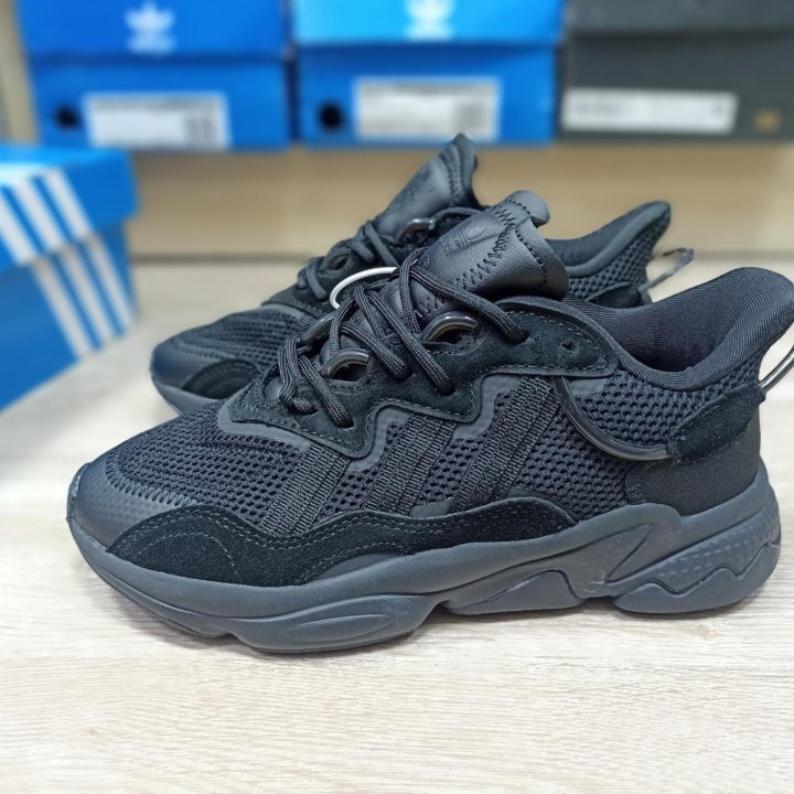 Кроссовки adidas Ozweego