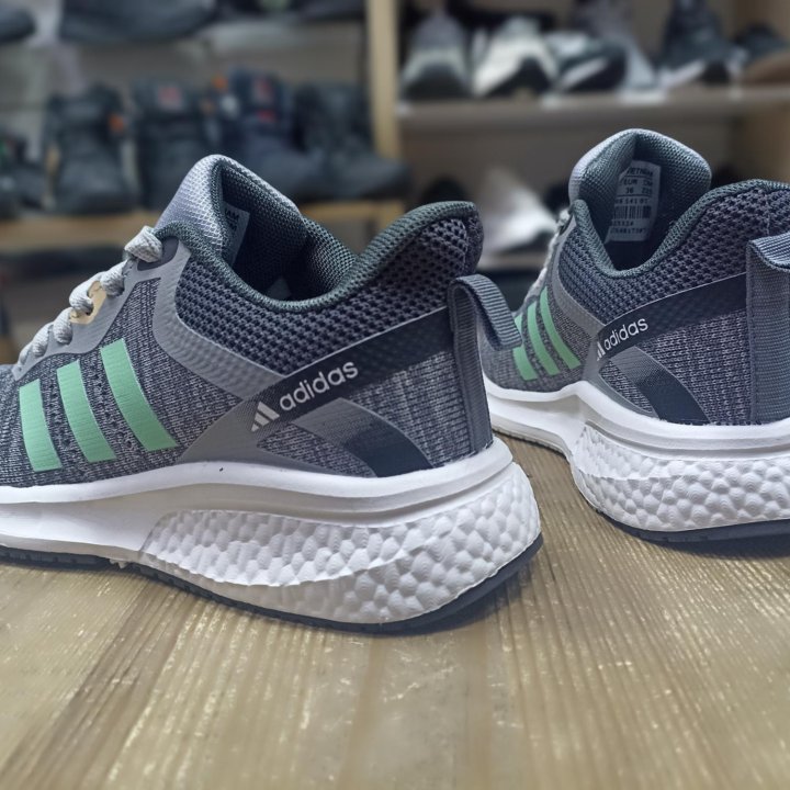 Кроссовки adidas