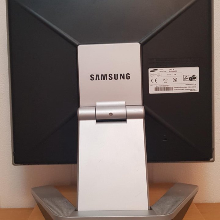 Монитор Samsung SyncMaster 720T