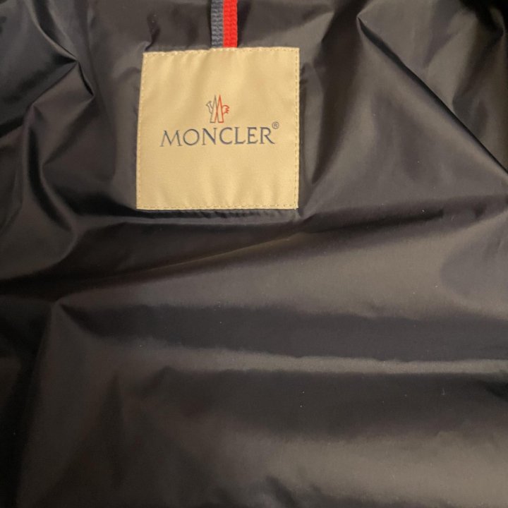 Пуховик Moncler