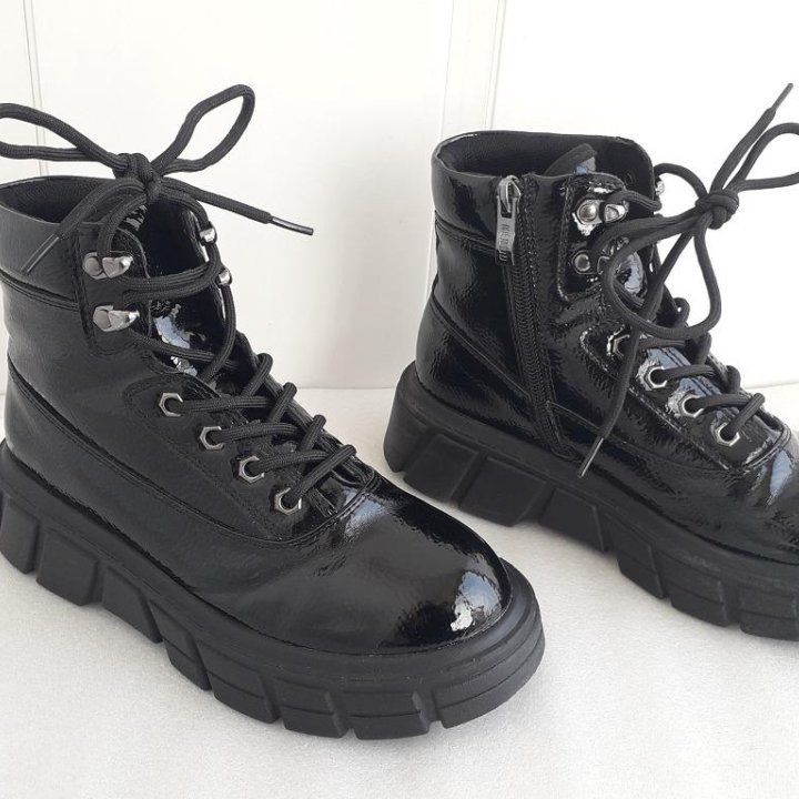 Чёрные лаковые демисезонные ботинки для девочки 35