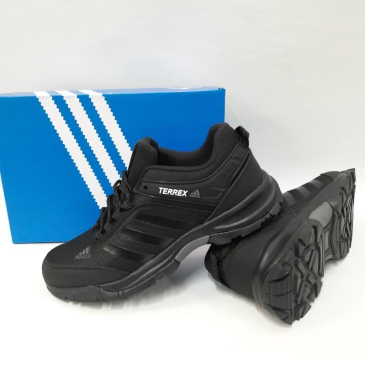 Кроссовки Adidas демисезон 41-44 артикул 2306 черн