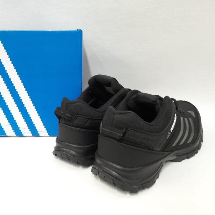 Кроссовки Adidas демисезон 41-44 артикул 2306 черн