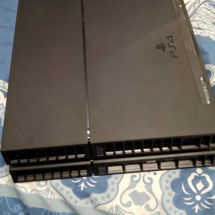 Sony PlayStation 4 (оригинал)