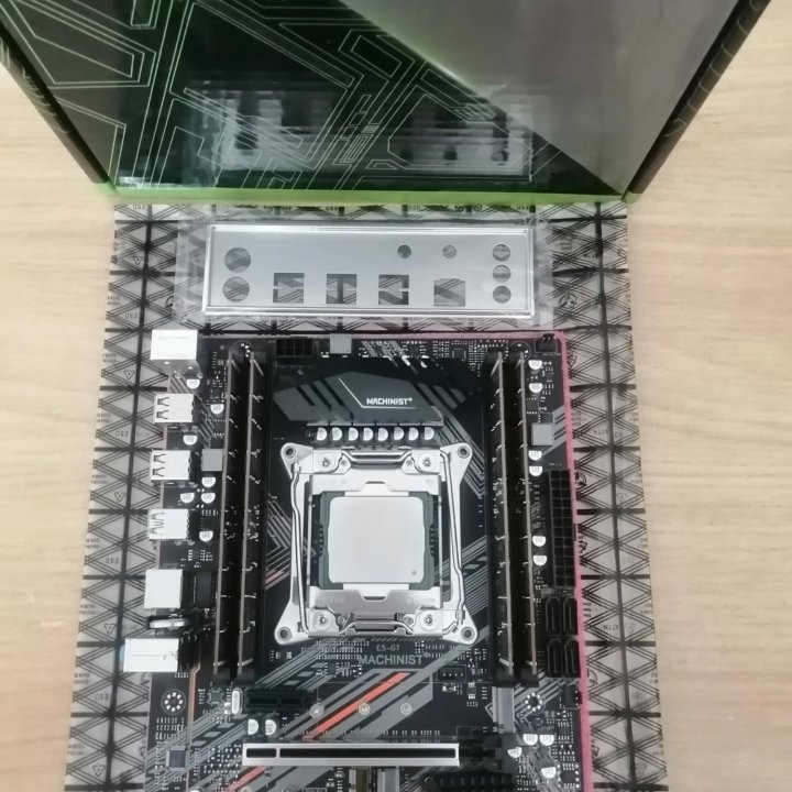 Xeon E5-2676 V3 + Machinist E5-G7 + 32Gb