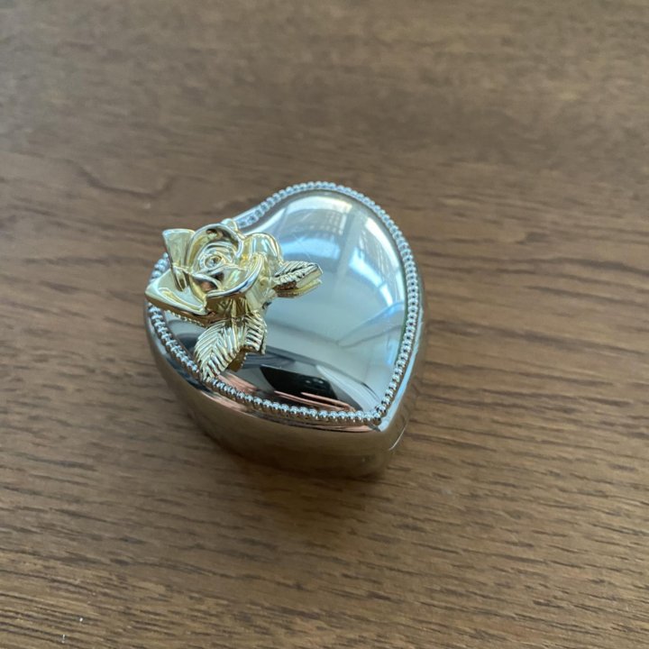 Золотое кольцо 16,5 Valtera с бриллиантами