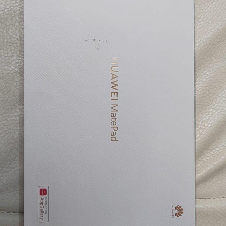 Huawei BAH4-w09 + стилус , в коробке полный компле