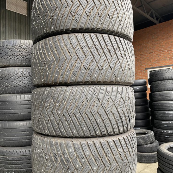 275/40 R20 Goodyear UltraGrip Ice Arctic