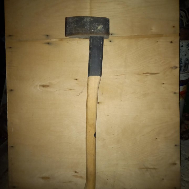 Колун (4 кг) с деревянной ручкой