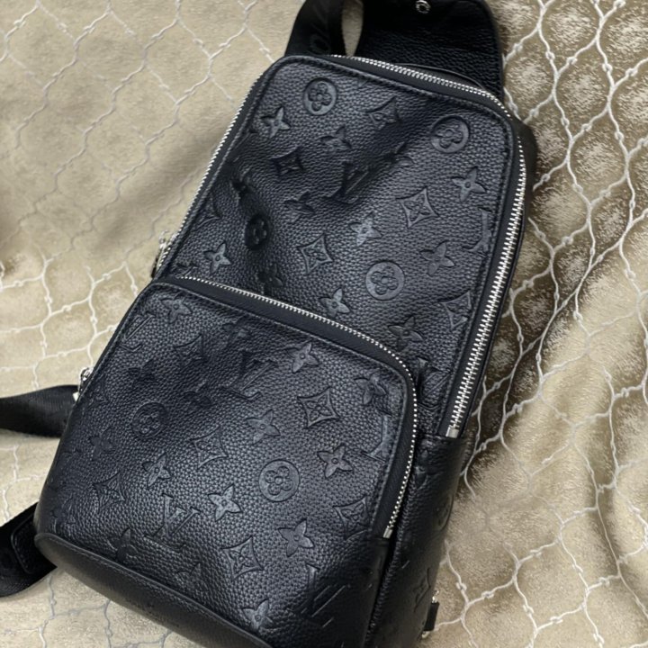 Плечевые сумки Louis Vuitton