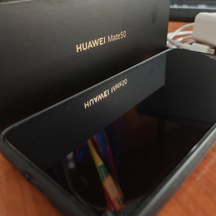 Телефон Huawei Mate 50