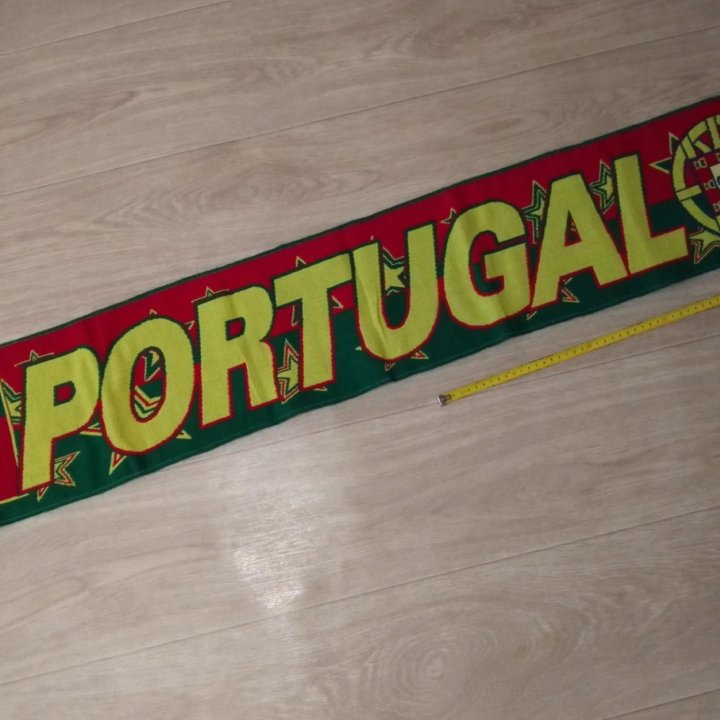 Шарф футбольных фанатов Португалии.