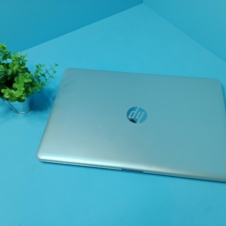 Hp, i3+8gb+SSD+2 video