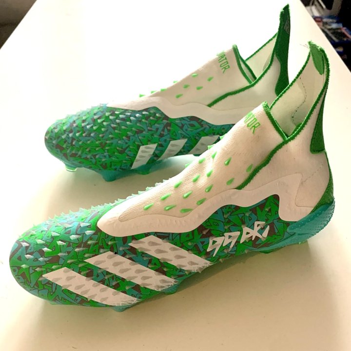 Футбольный бутсы Adidas Predator