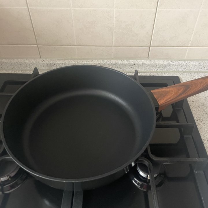 Сковорода, сотейник 28 см (Fissman, Tefal)