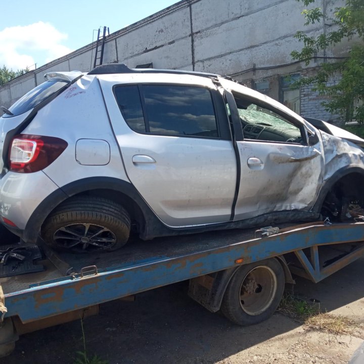 В разборе Renault Sandero Stepway 2 / Рено Сандеро