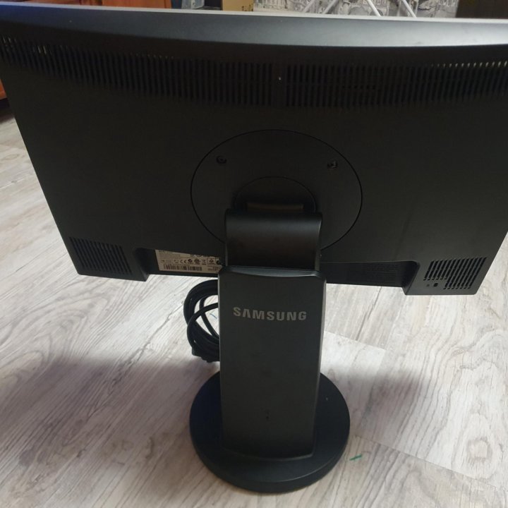 Монитор Samsung SyncMaster 2243BW 22 дюйма