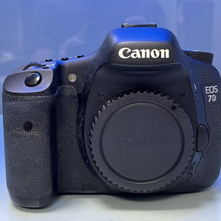 Зеркальный фотоаппарат Canon 7D