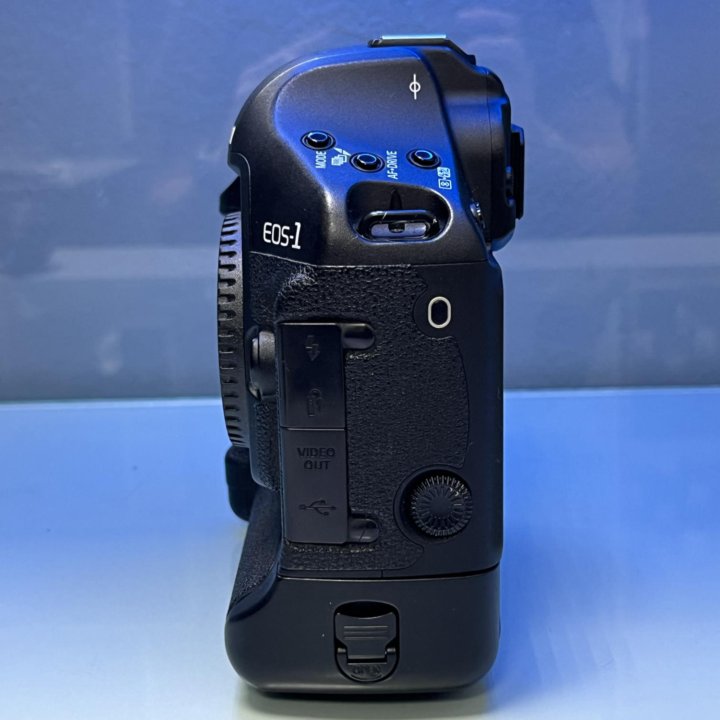 Зеркальный фотоаппарат Canon 1D Mark III body