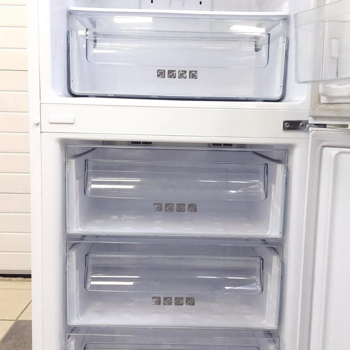 Холодильник SAMSUNG NO FROST.