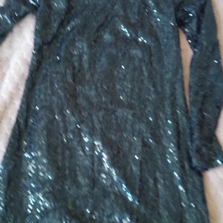 Платье с паетками