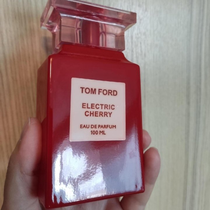 Унисекс парфюмерия Tom Ford Electric Cherry