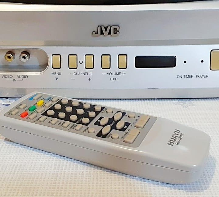 Небольшой телевизор JVC