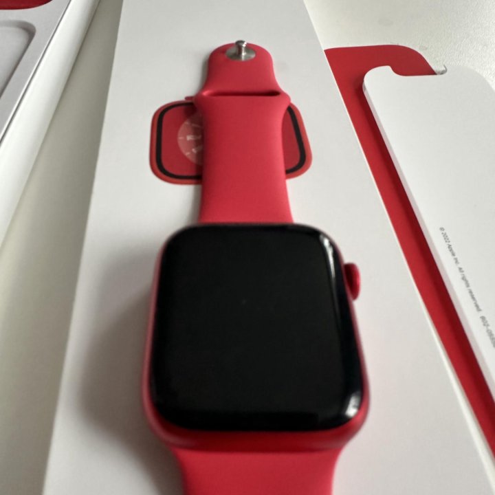 Apple Watch 8 45mm red