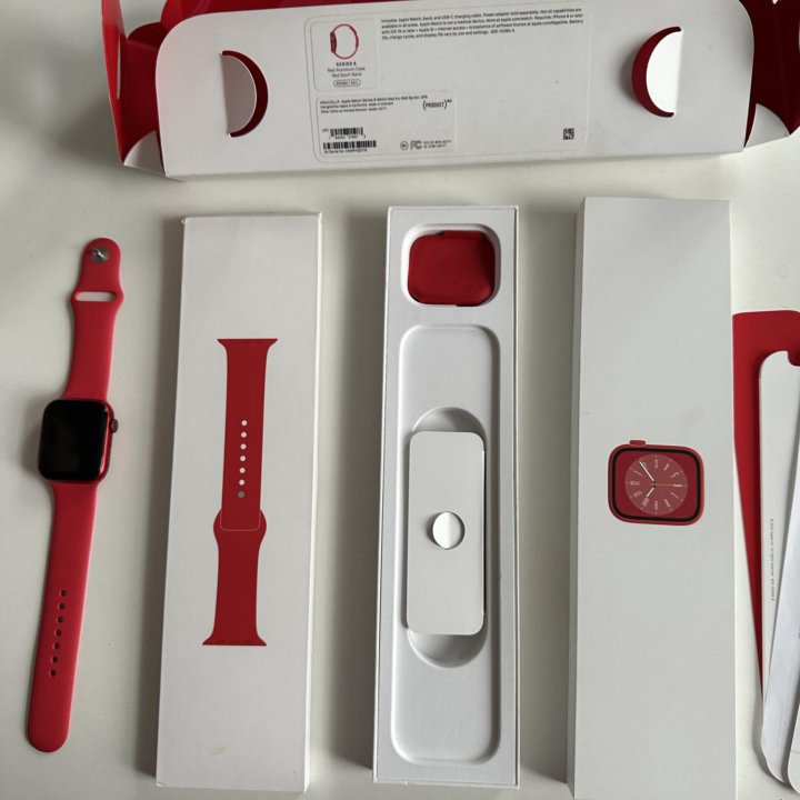 Apple Watch 8 45mm red