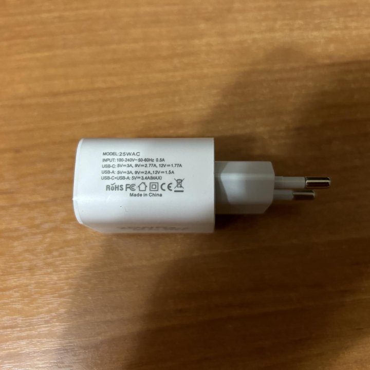 Зарядка на iPhone. Блок питания 25W