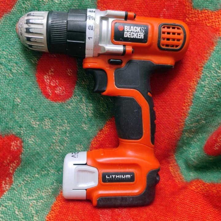 Шуруповёрт Black & Decker Li-on 12V