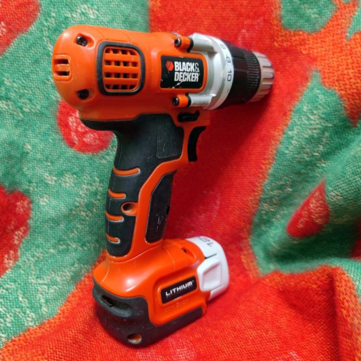 Шуруповёрт Black & Decker Li-on 12V