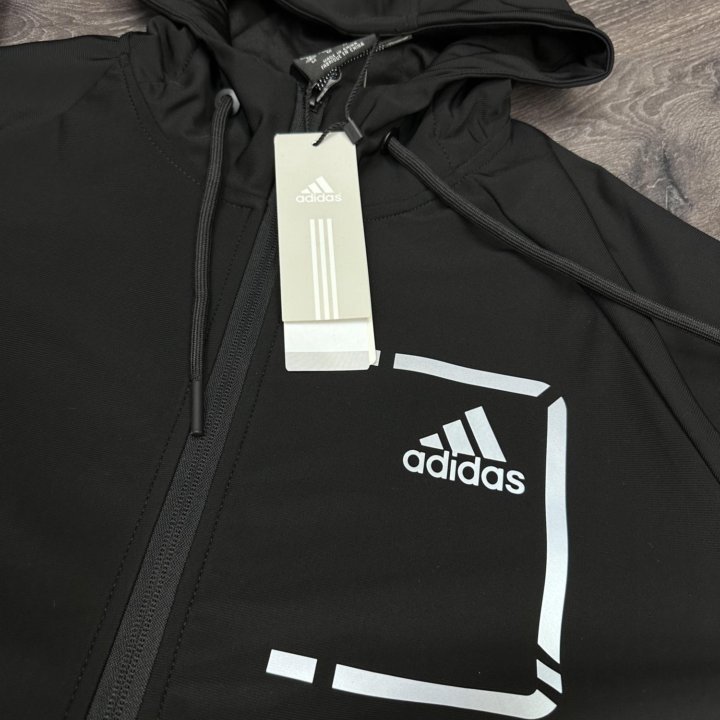 Спортивный костюм adidas