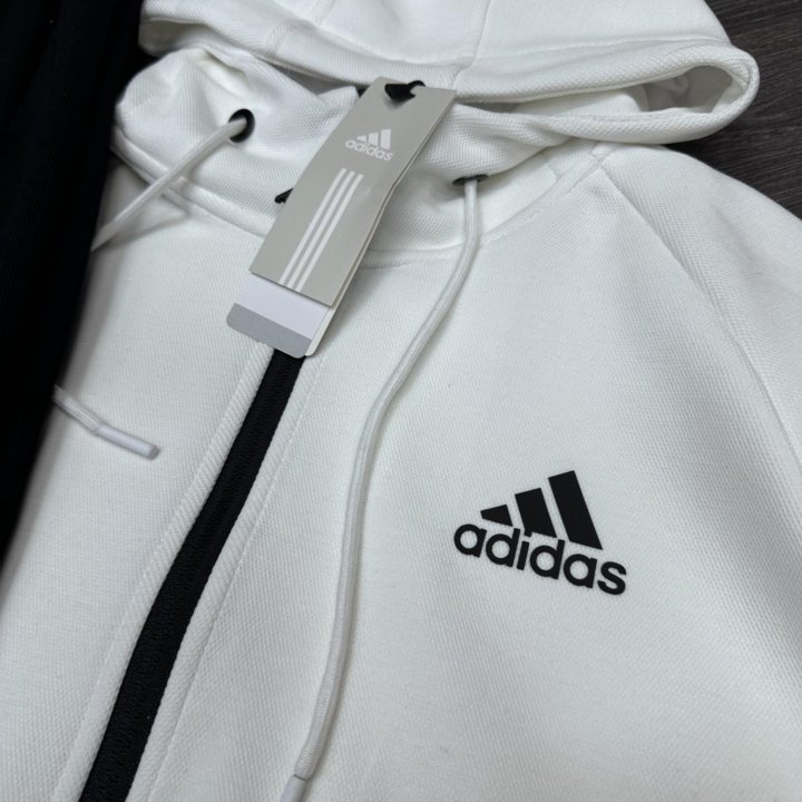 Спортивный костюм adidas