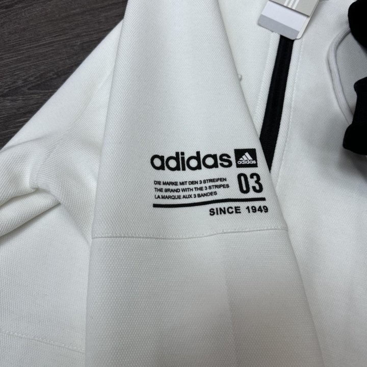 Спортивный костюм adidas