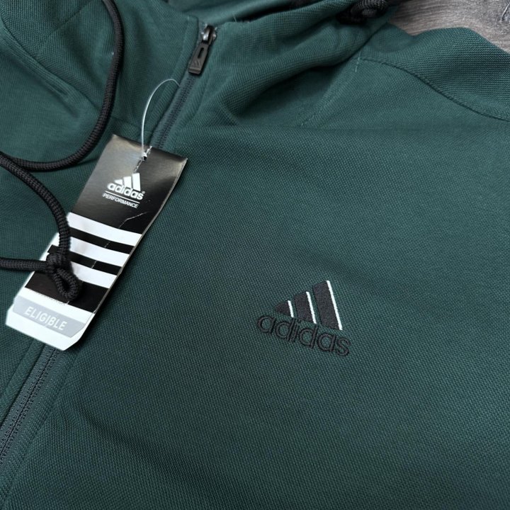 Спортивный костюм adidas