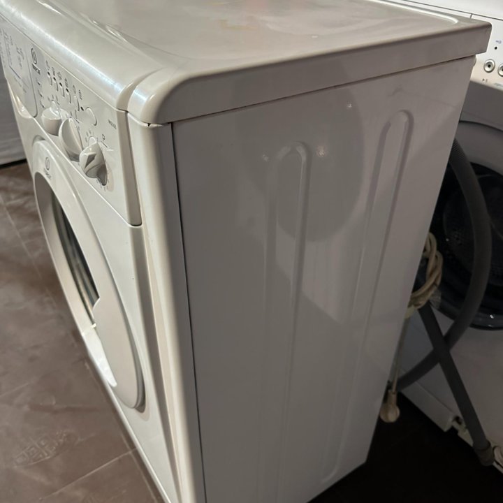 Стиральная машина б/у Indesit WISL 105