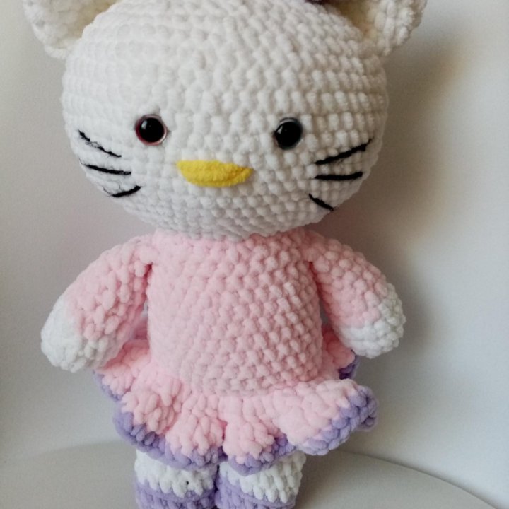 Игрушка Hello Kitty вязаная