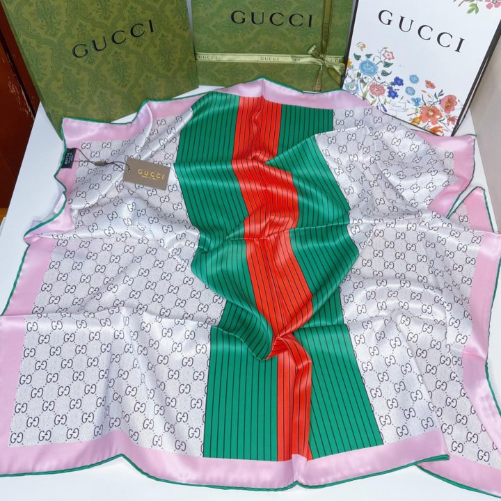 Новый платок Gucci