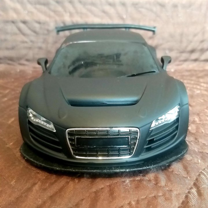 Audi R8 на пульте управления