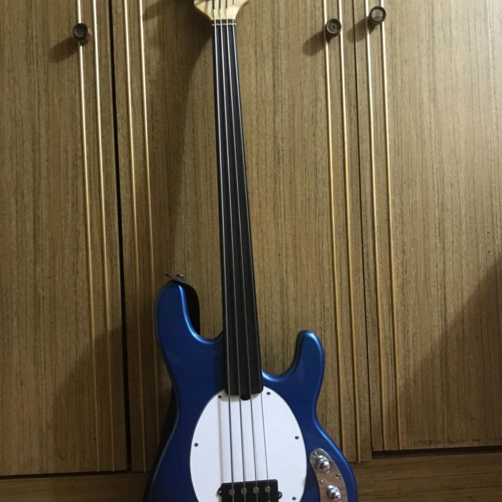 Music man Stingray бас гитара