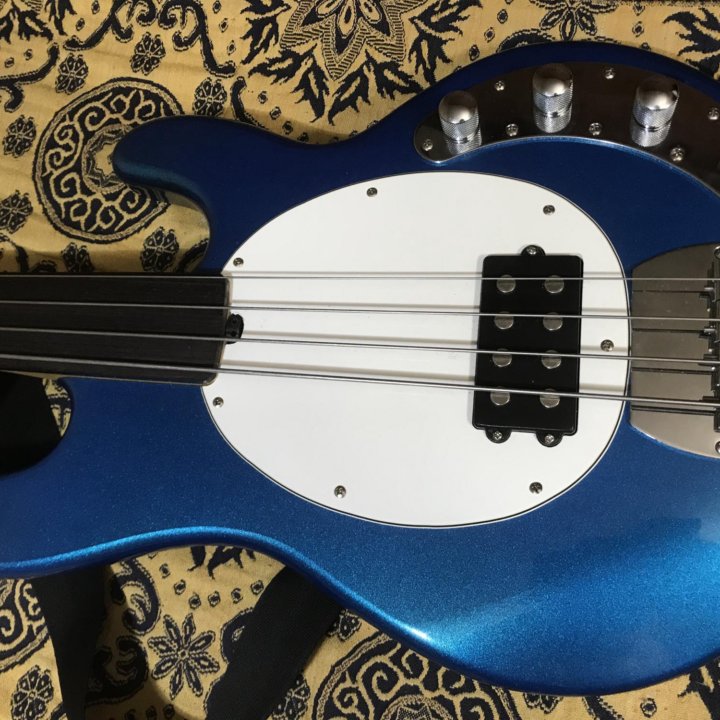 Music man Stingray бас гитара