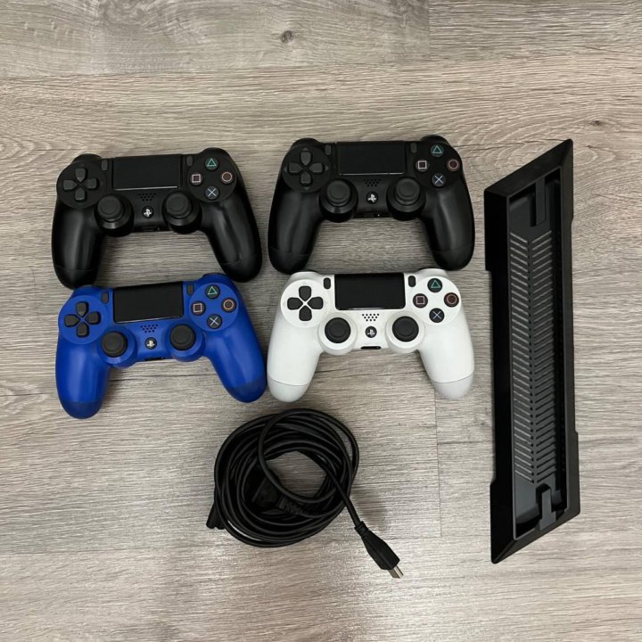 Игровая приставка Sony PS 4.