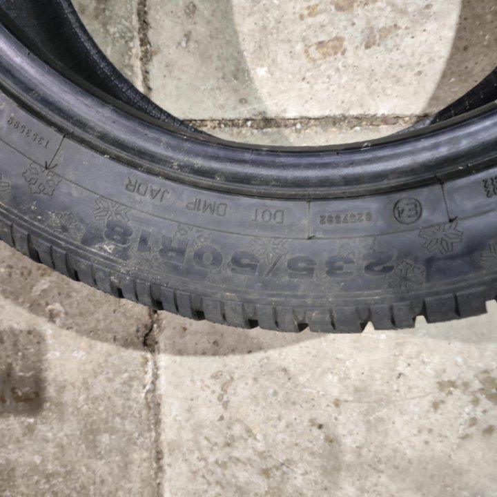 Dunlop 235/50/18 зима 1шт