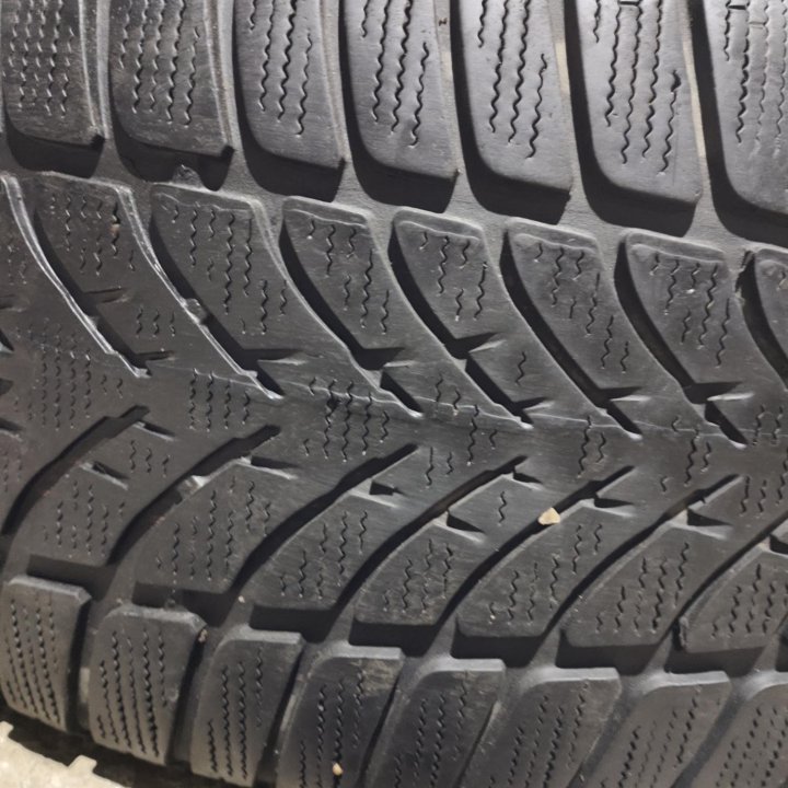 Dunlop 235/50/18 зима 1шт