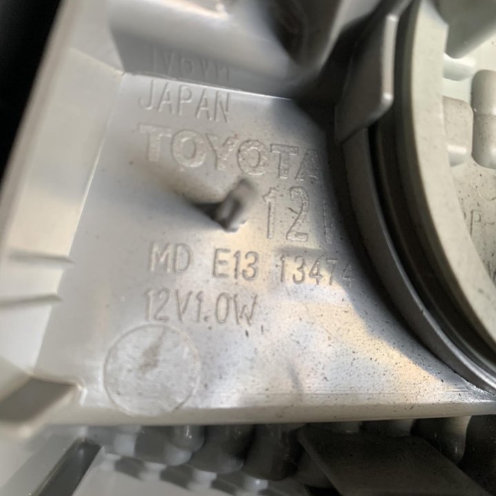 Продам левую заднюю фару Toyota Axio 160 12-583